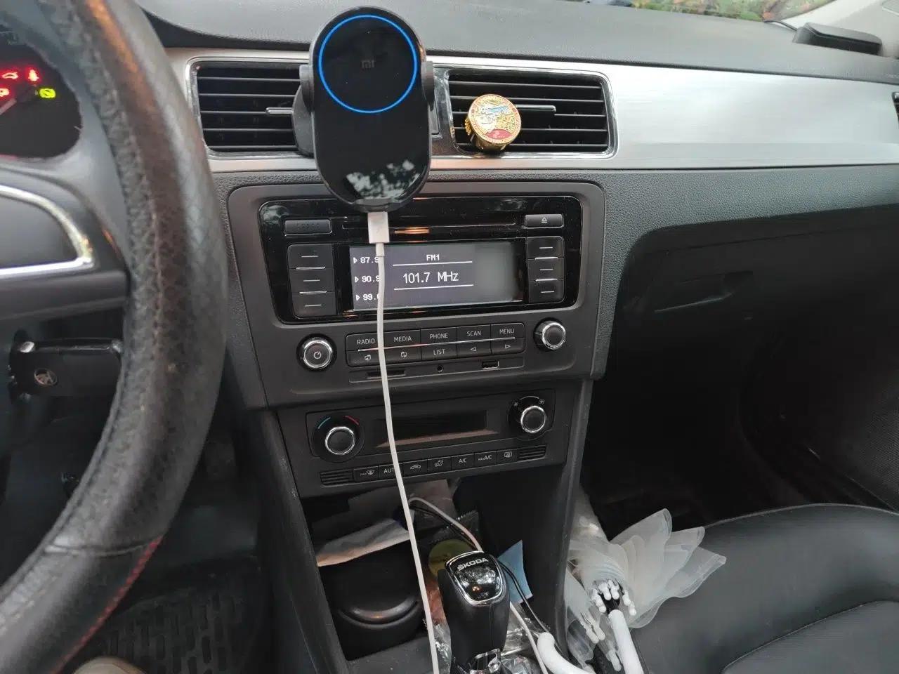 Skoda Rapid Spaceback 2014 1.6L Automatic Enjoyment Edition — миниатюра 11