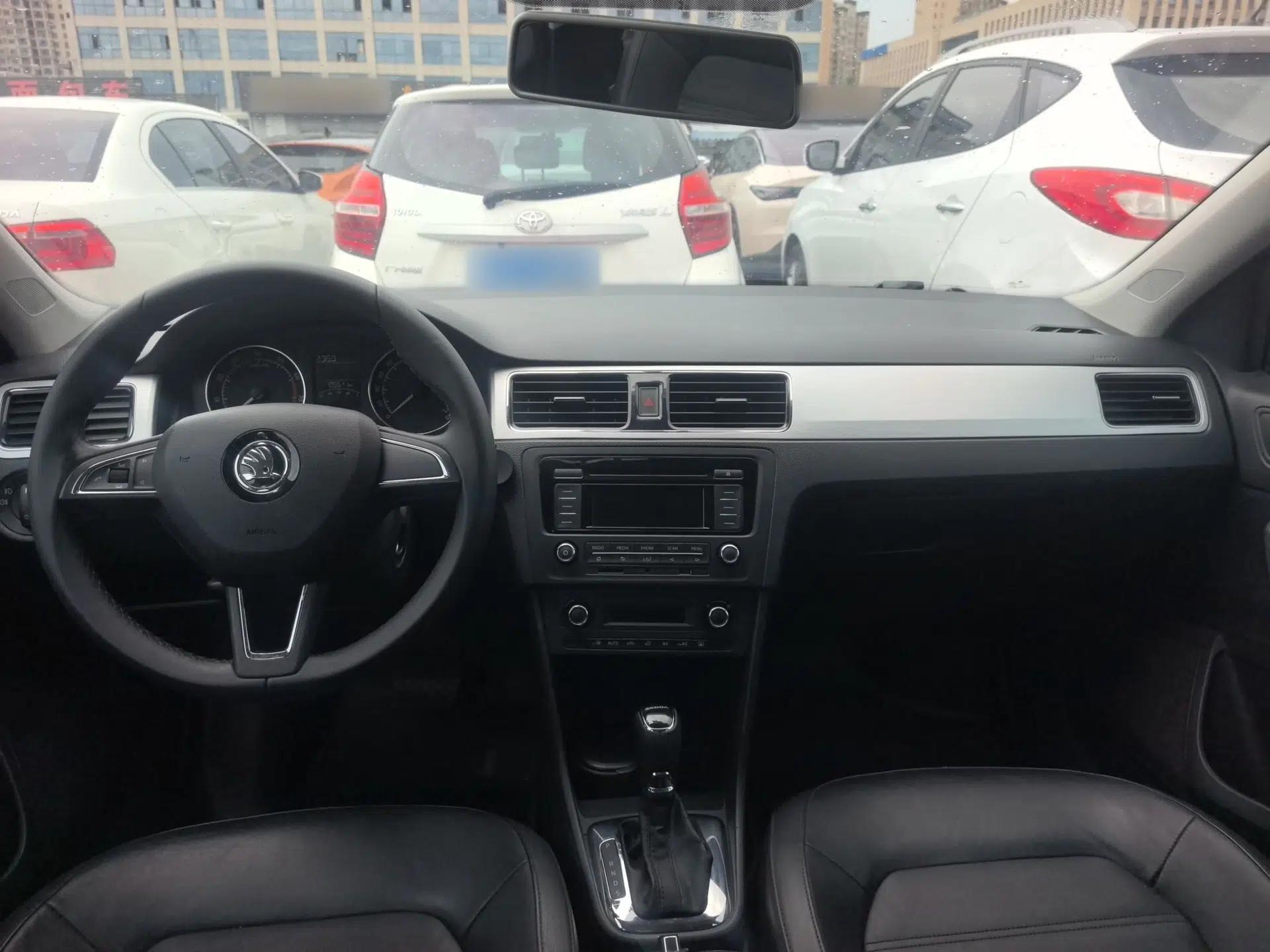 Skoda Rapid Spaceback 2014 1.6L Automatic Enjoyment Edition — миниатюра 18