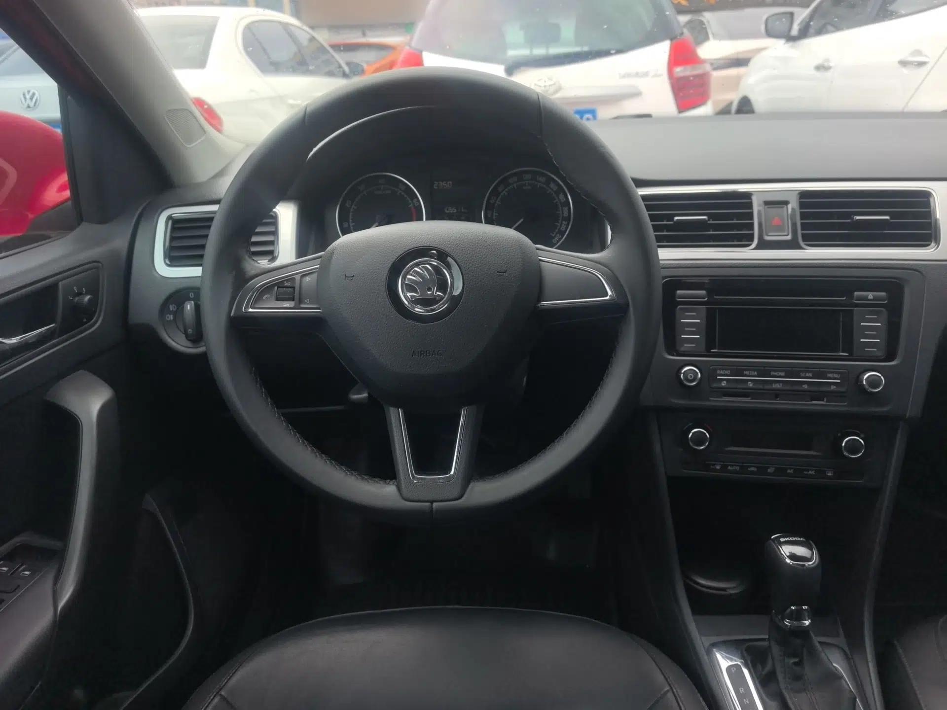 Skoda Rapid Spaceback 2014 1.6L Automatic Enjoyment Edition — миниатюра 19