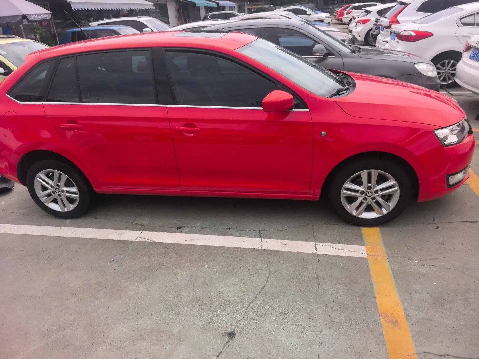 Skoda Rapid Spaceback 2014 1.6L Automatic Enjoyment Edition — миниатюра 3