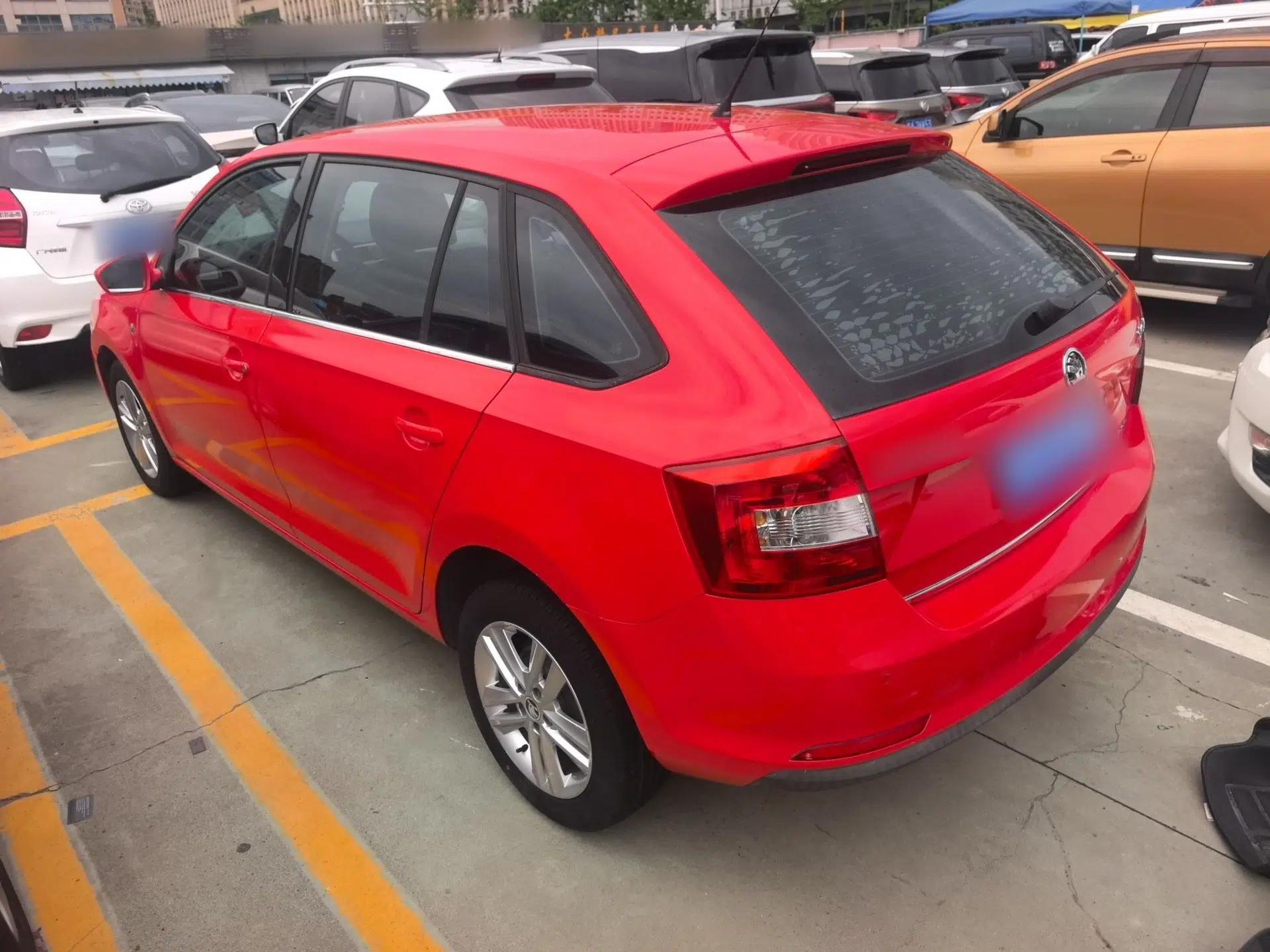 Skoda Rapid Spaceback 2014 1.6L Automatic Enjoyment Edition — миниатюра 7