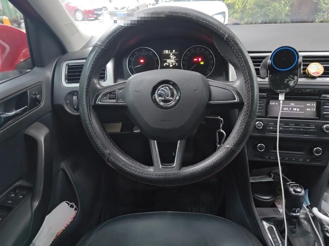 Skoda Rapid Spaceback 2014 1.6L Automatic Enjoyment Edition — миниатюра 8