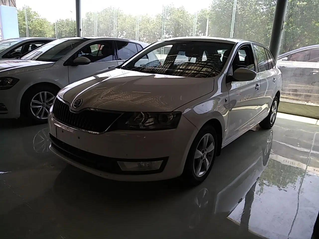 Skoda Rapid Spaceback 2016 Revised 1.6L Automatic Chuanxing Version — миниатюра 1