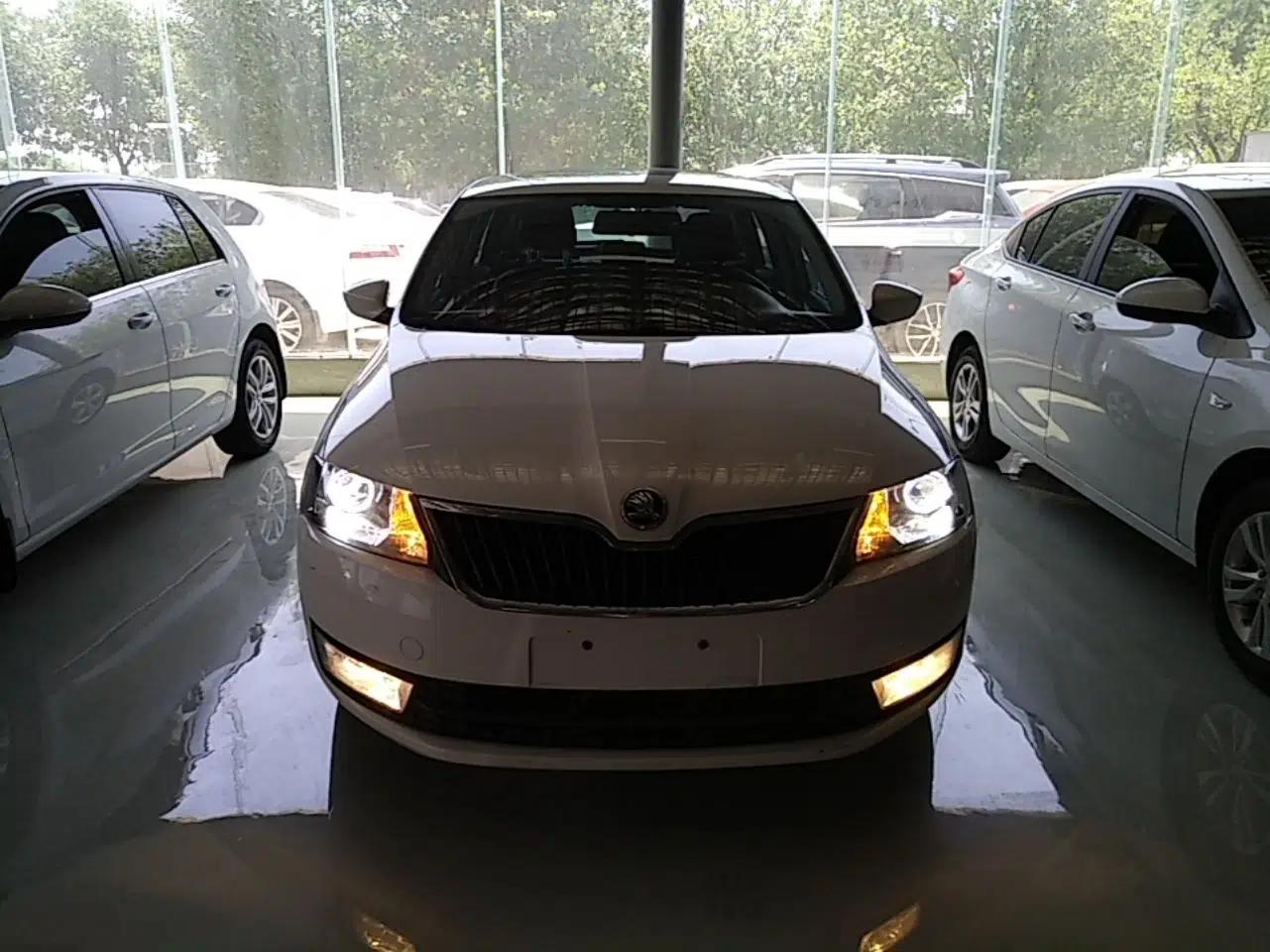 Skoda Rapid Spaceback 2016 Revised 1.6L Automatic Chuanxing Version — миниатюра 2