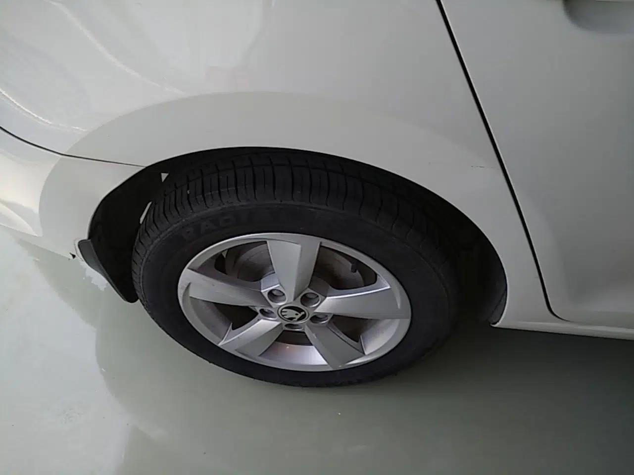 Skoda Rapid Spaceback 2016 Revised 1.6L Automatic Chuanxing Version — миниатюра 11