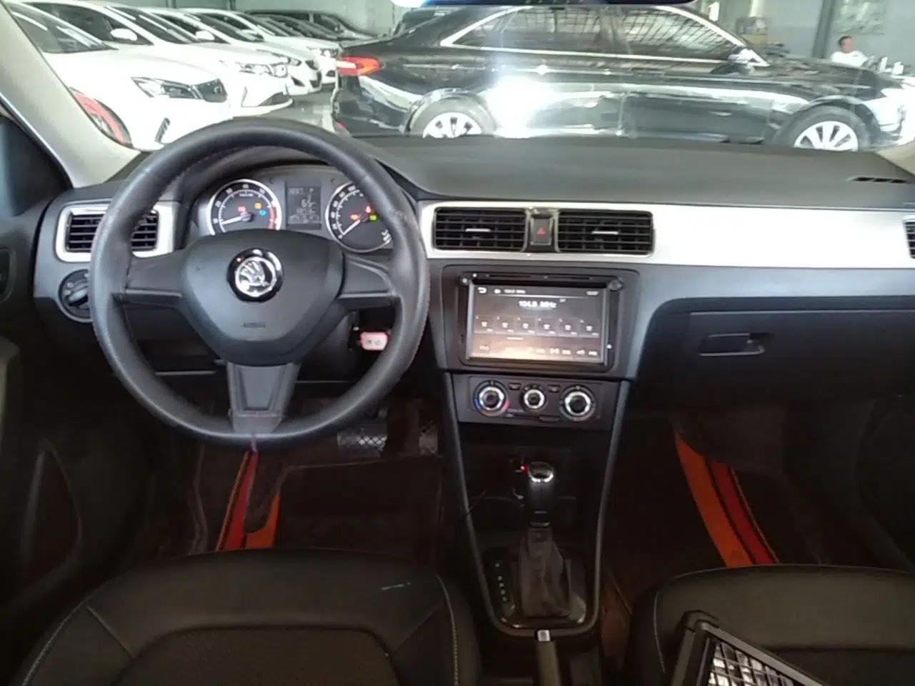 Skoda Rapid Spaceback 2016 Revised 1.6L Automatic Chuanxing Version — миниатюра 12
