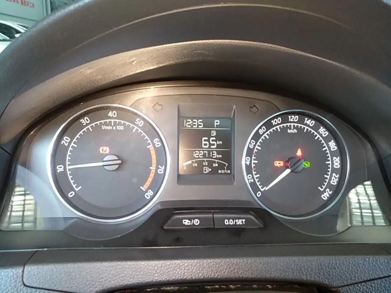 Skoda Rapid Spaceback 2016 Revised 1.6L Automatic Chuanxing Version — миниатюра 14