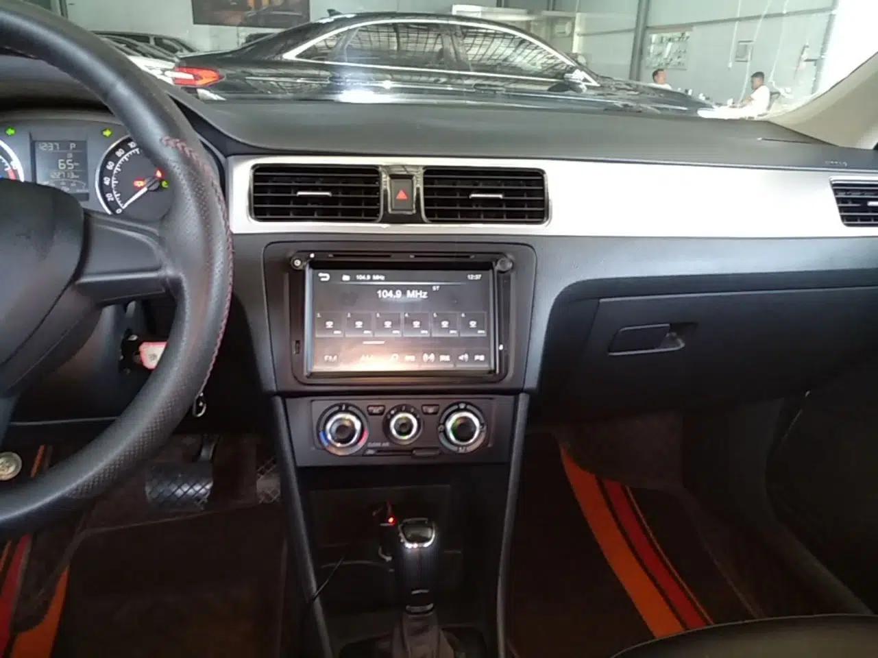 Skoda Rapid Spaceback 2016 Revised 1.6L Automatic Chuanxing Version — миниатюра 15