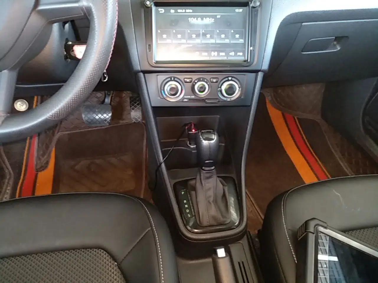 Skoda Rapid Spaceback 2016 Revised 1.6L Automatic Chuanxing Version — миниатюра 16