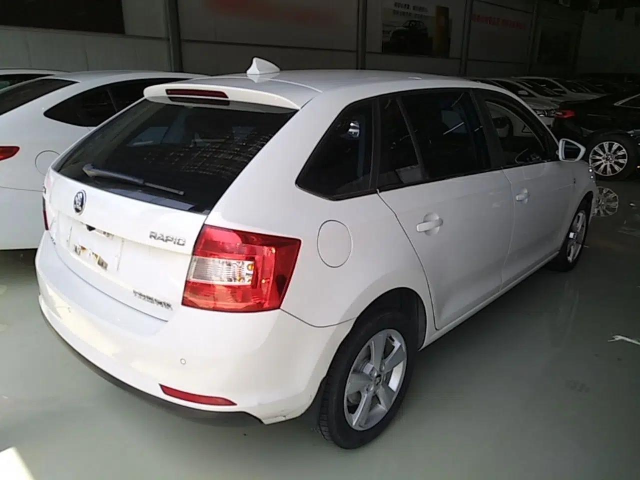 Skoda Rapid Spaceback 2016 Revised 1.6L Automatic Chuanxing Version — миниатюра 6