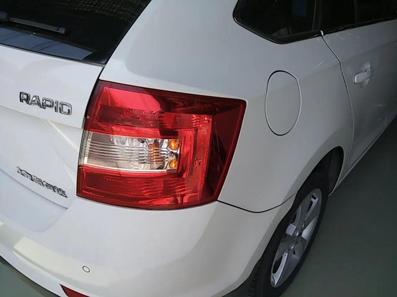 Skoda Rapid Spaceback 2016 Revised 1.6L Automatic Chuanxing Version — миниатюра 9