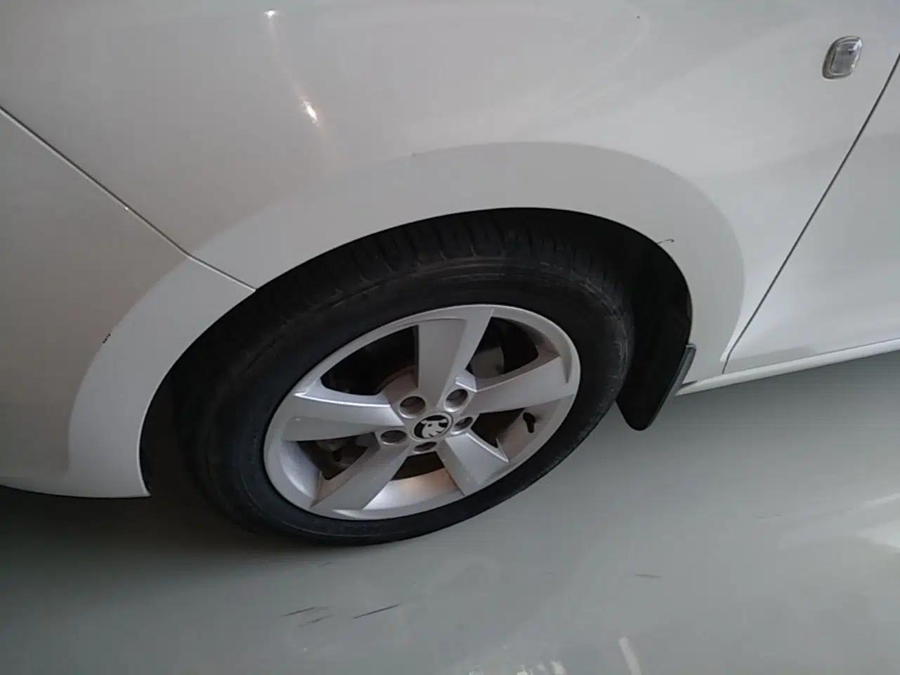 Skoda Rapid Spaceback 2016 Revised 1.6L Automatic Chuanxing Version — миниатюра 10