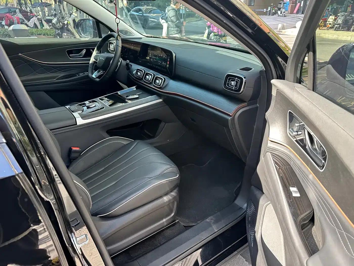 Chery Tiggo 9 2023 2.0T Dual-Clutch Two-Wheel Drive Luxury Edition 7-Seater — миниатюра 17