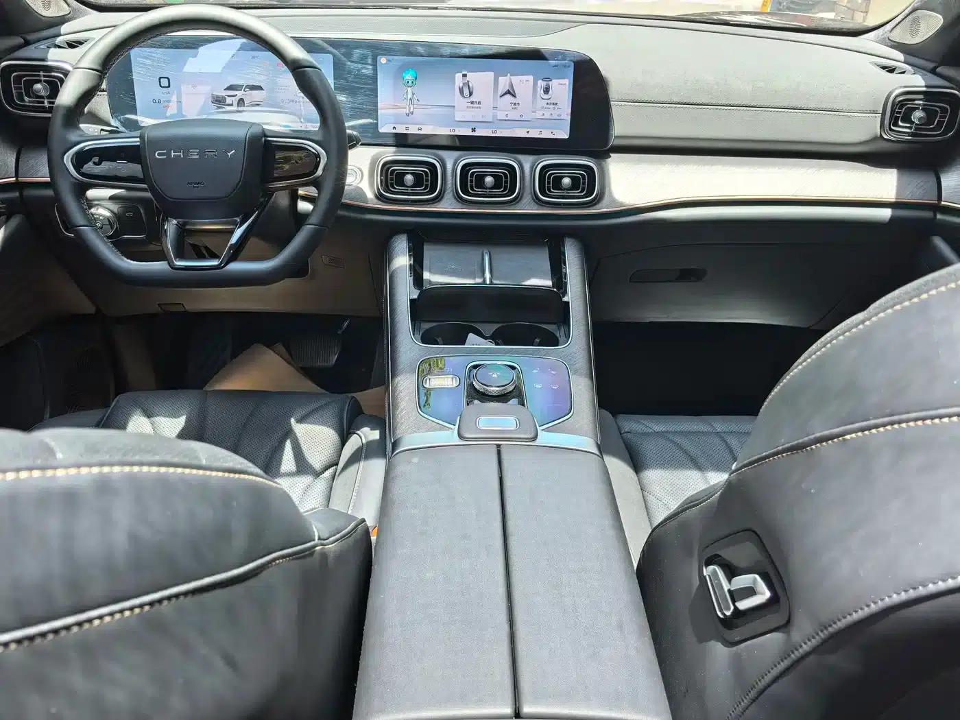 Chery Tiggo 9 2025 2.0T Dual-Clutch Two-Wheel Drive Luxury Edition 7-Seater — миниатюра 3