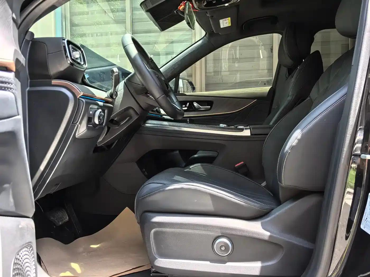 Chery Tiggo 9 2025 2.0T Dual-Clutch Two-Wheel Drive Luxury Edition 7-Seater — миниатюра 4