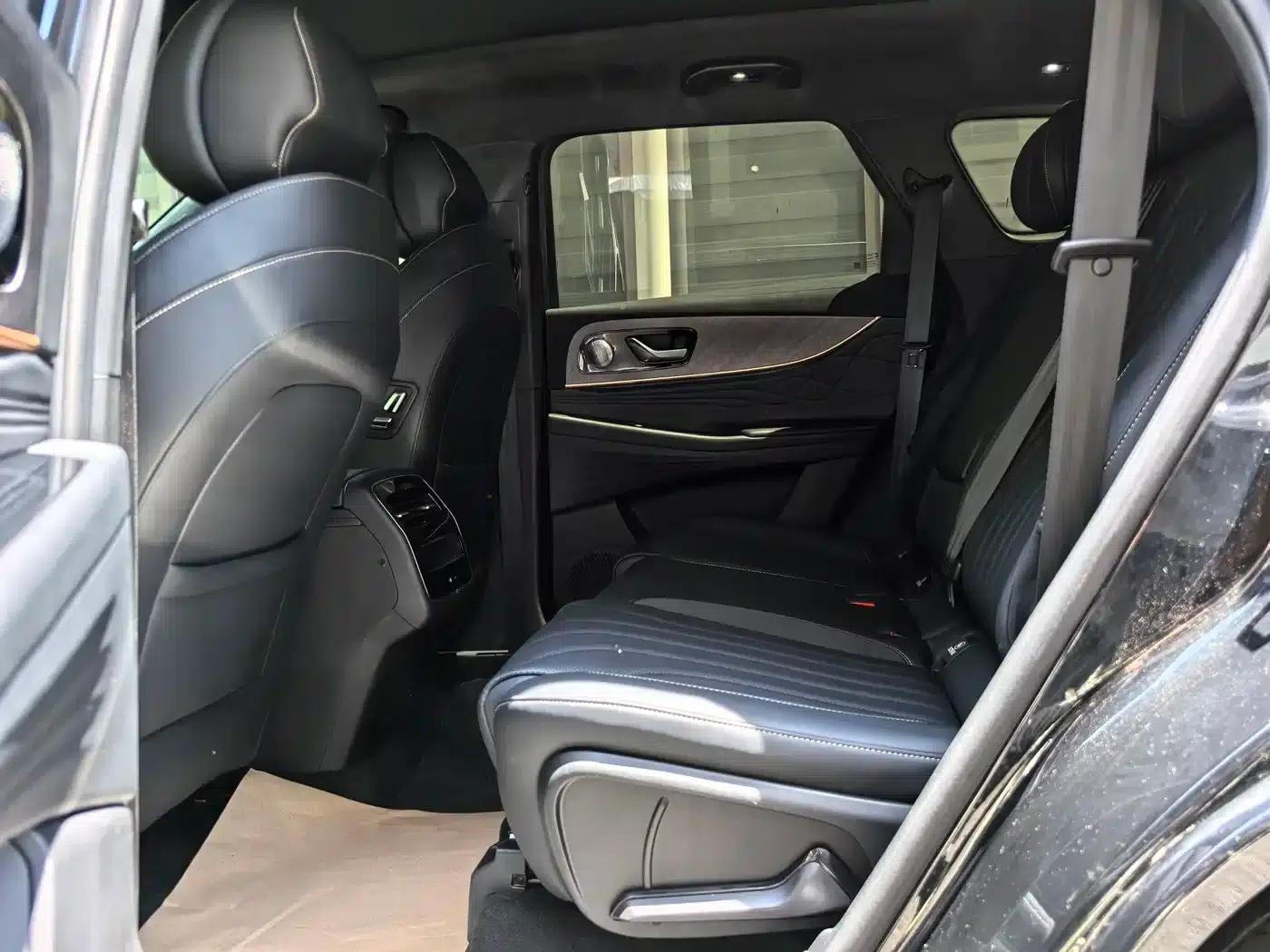 Chery Tiggo 9 2025 2.0T Dual-Clutch Two-Wheel Drive Luxury Edition 7-Seater — миниатюра 5