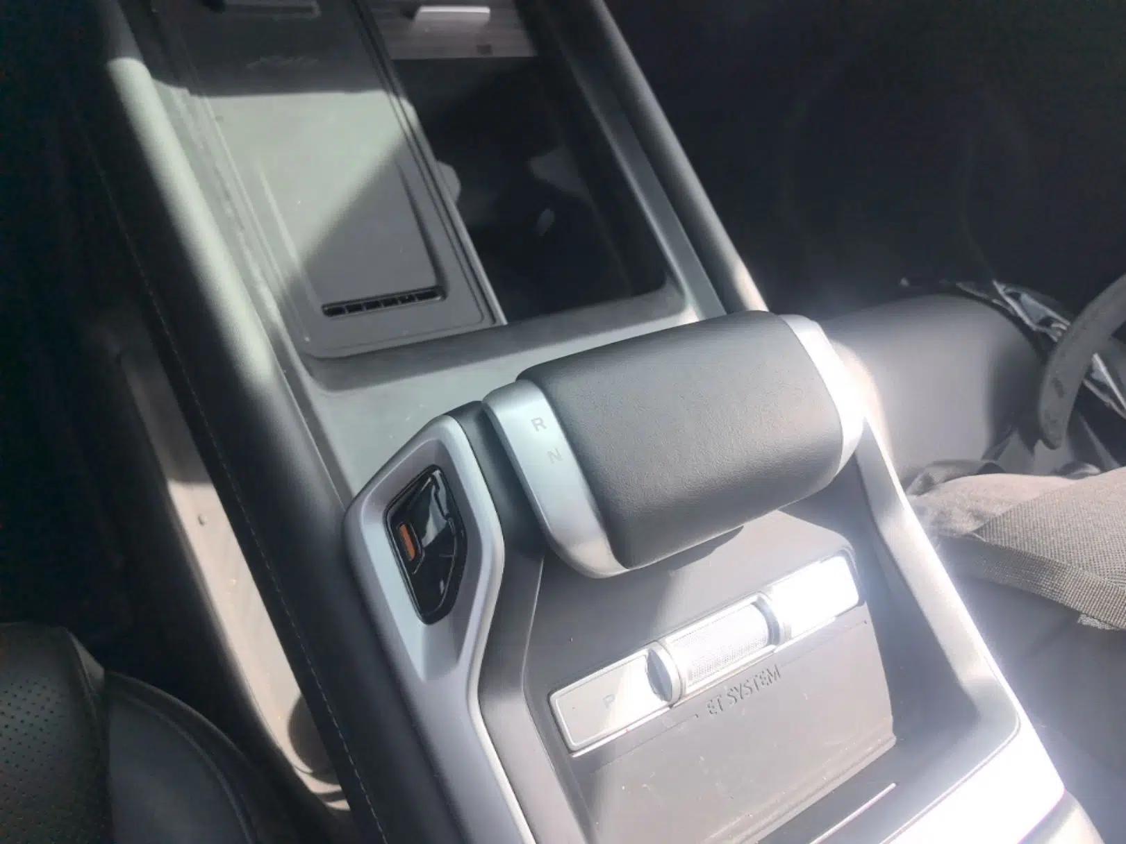 Deepal G318 2024 Four-Wheel-Drive Air Suspension Model — миниатюра 16