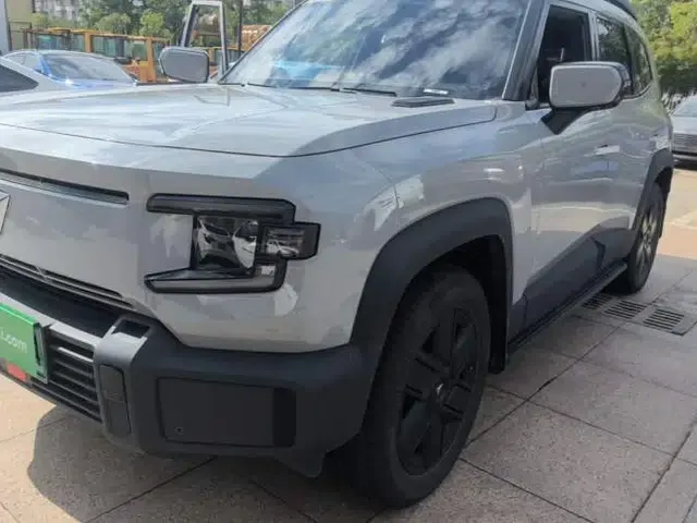 Deepal G318 2024 Four-Wheel-Drive Air Suspension Model