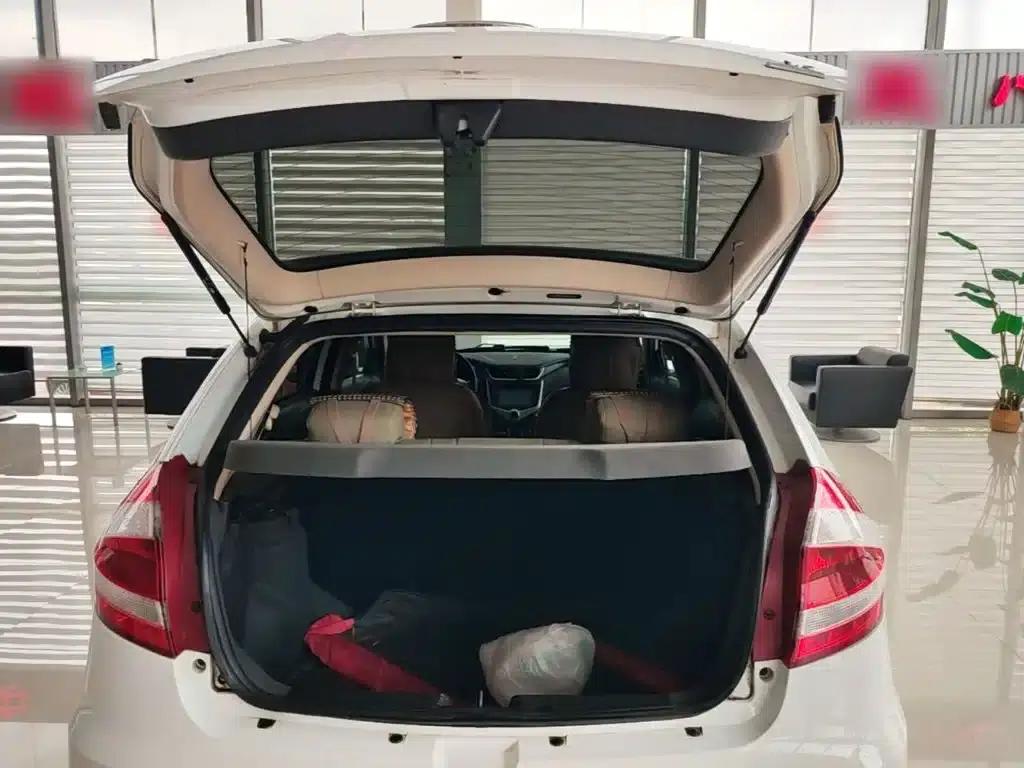 Fengyun 2 2015 1.5L Manual Elite Edition — миниатюра 19