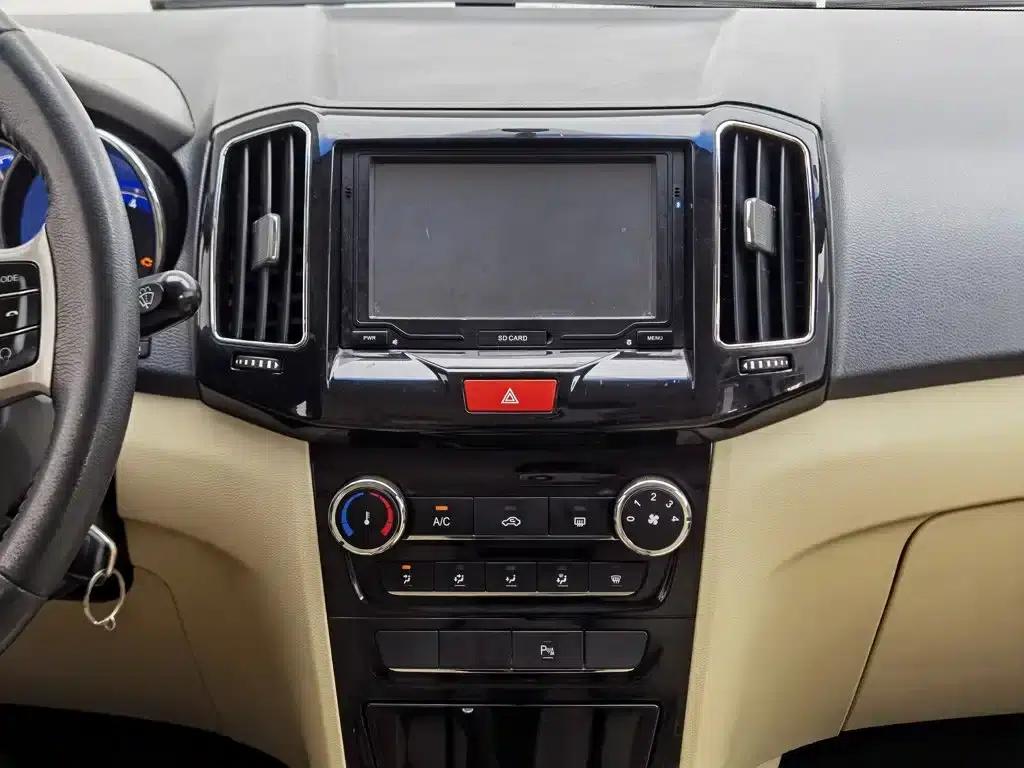 Chery E3 2013 1.5L Manual Smart Edition — миниатюра 12