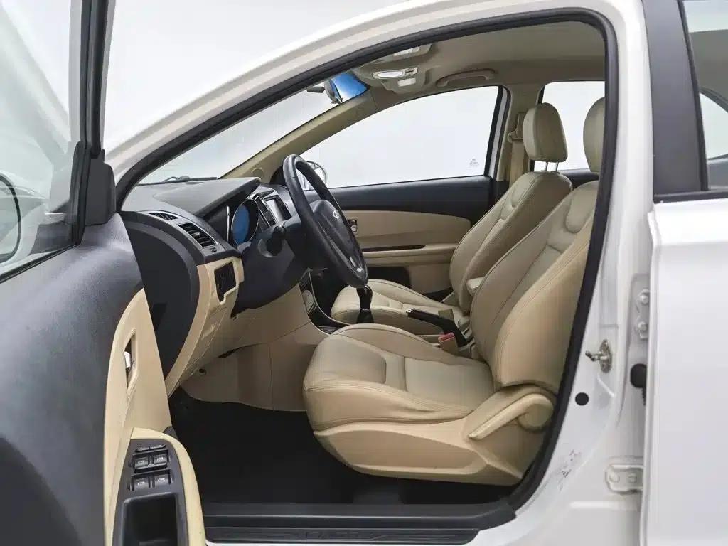 Chery E3 2013 1.5L Manual Smart Edition — миниатюра 10