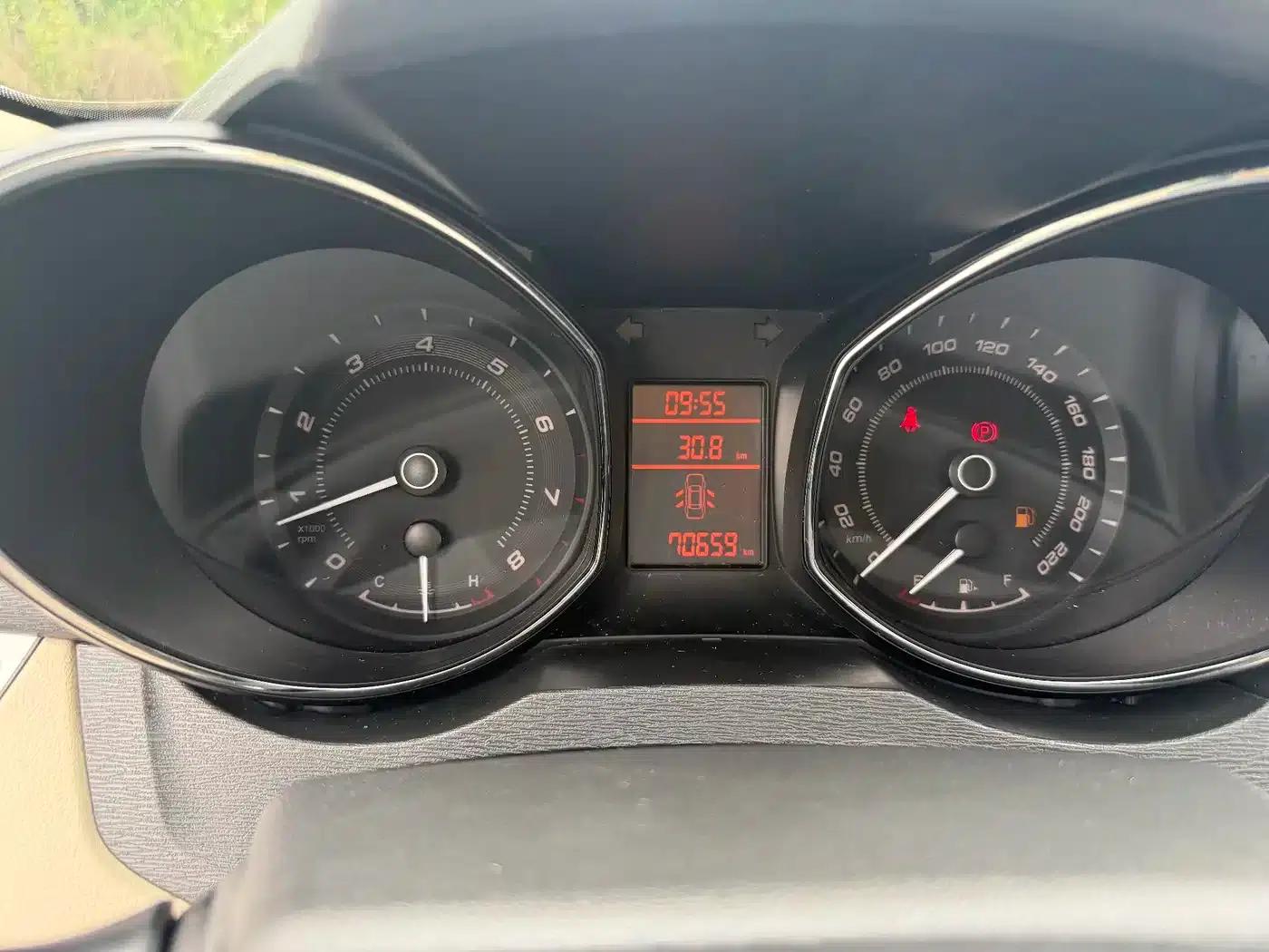 Chery Arrizo 7 2015 1.6L Manual Elite Edition — миниатюра 11