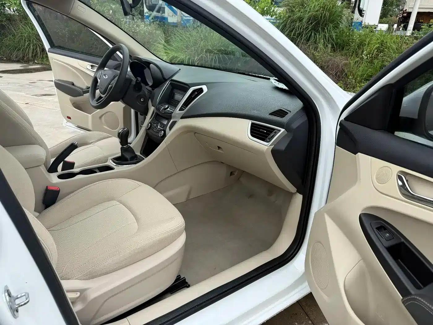 Chery Arrizo 7 2015 1.6L Manual Elite Edition — миниатюра 12