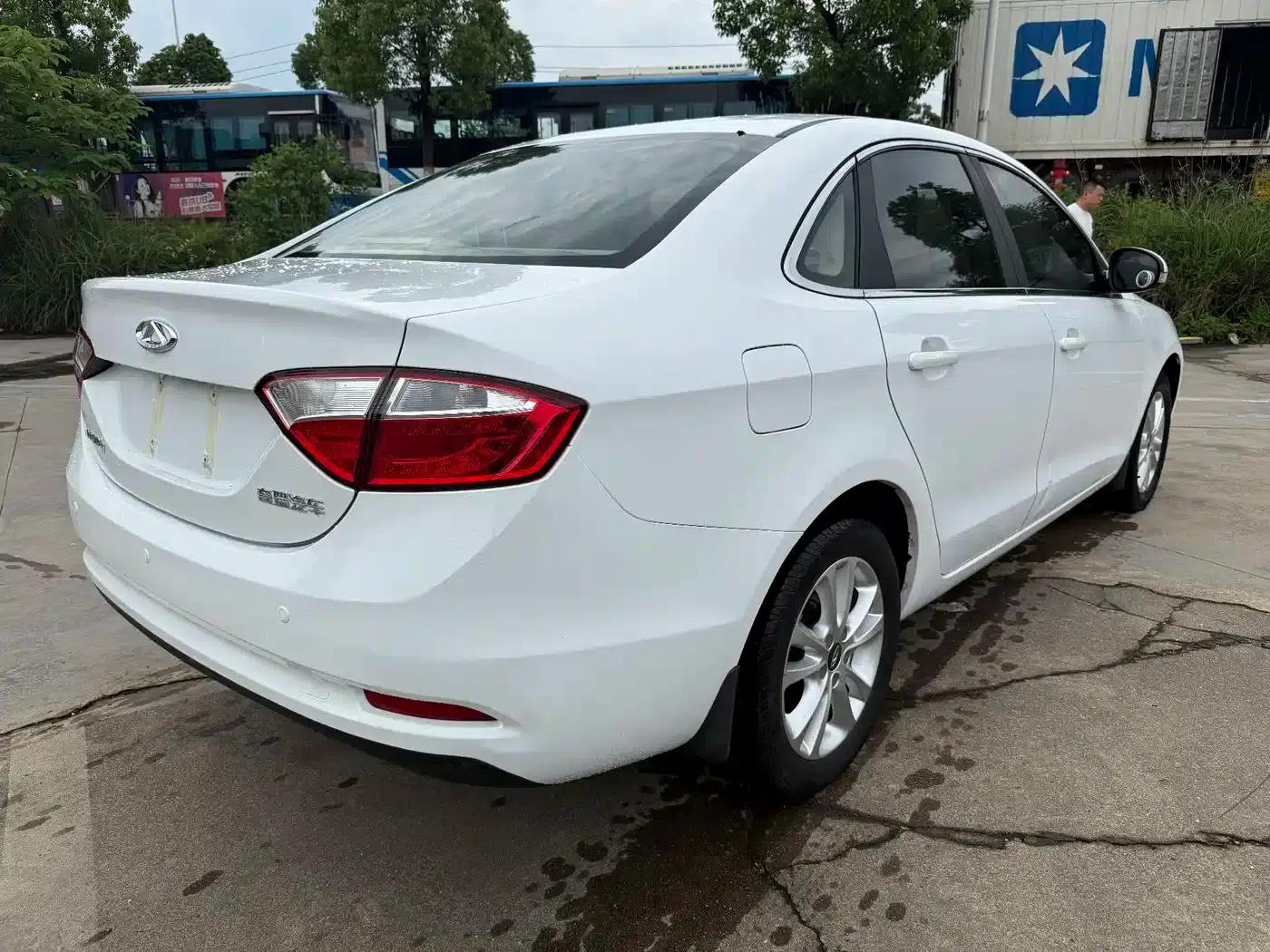 Chery Arrizo 7 2015 1.6L Manual Elite Edition — миниатюра 8