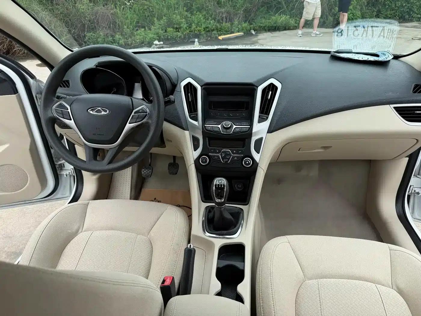Chery Arrizo 7 2015 1.6L Manual Elite Edition — миниатюра 10