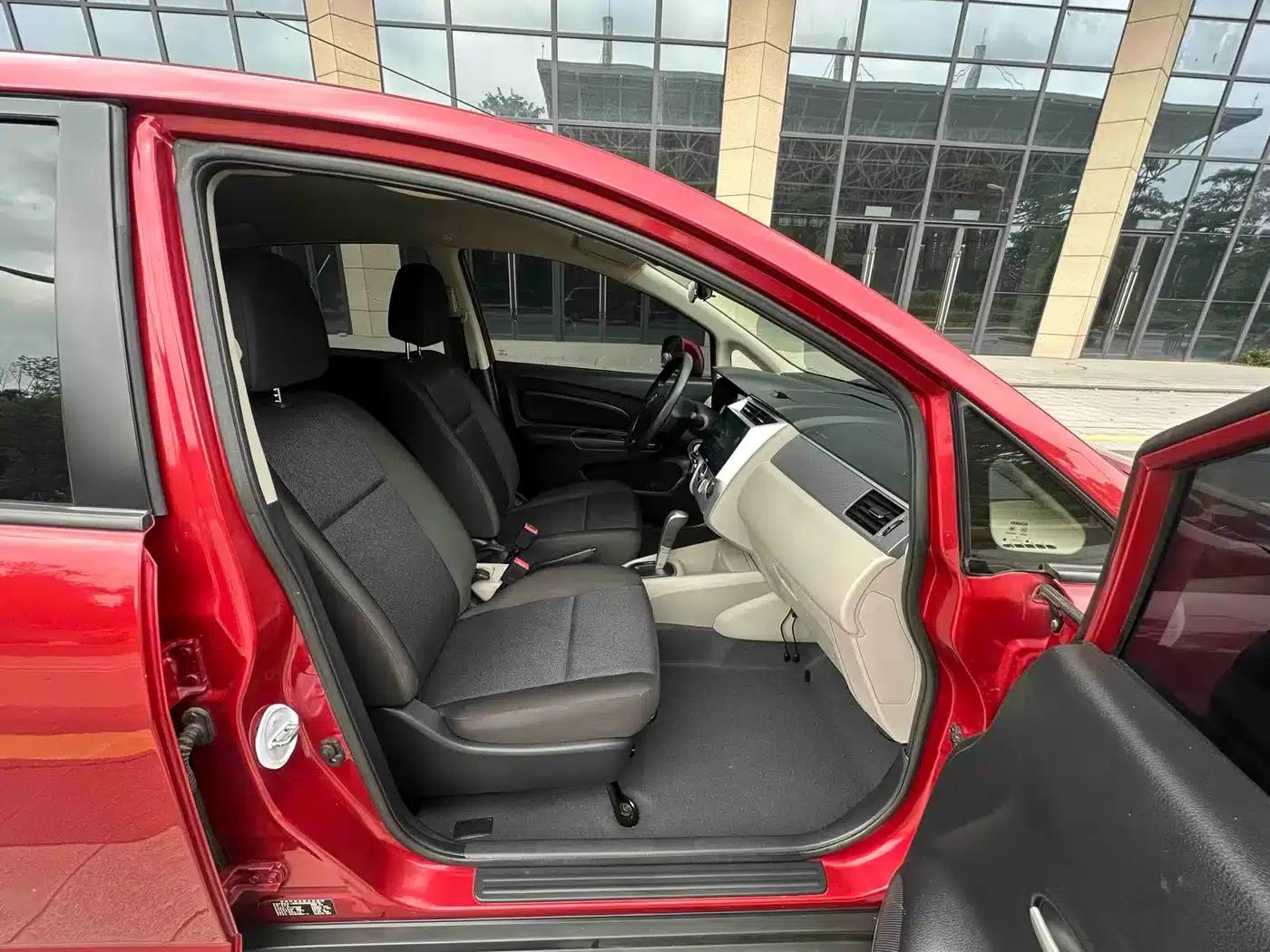 Venucia R50 2016 1.6L Automatic Elite Edition — миниатюра 12