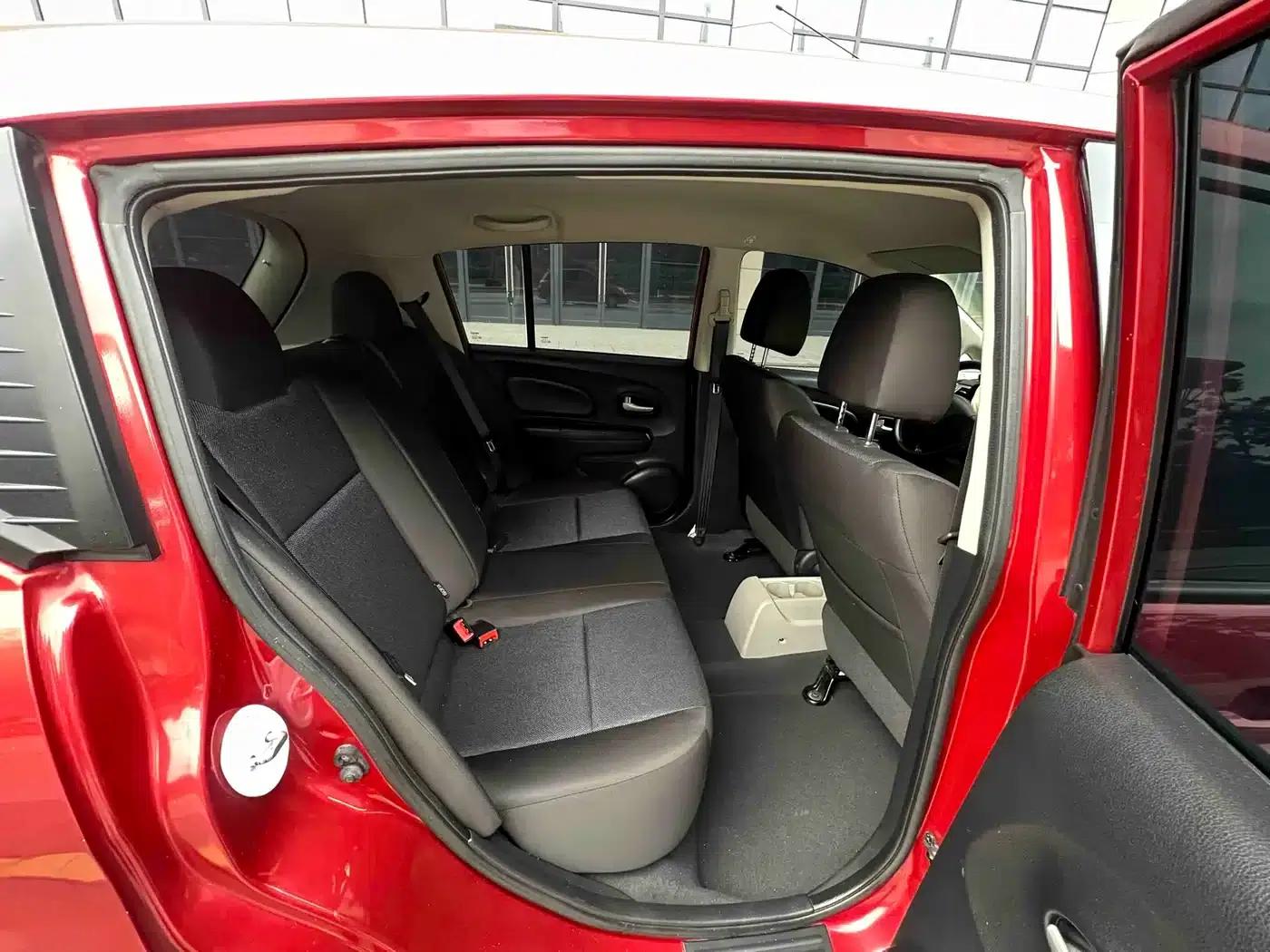 Venucia R50 2016 1.6L Automatic Elite Edition — миниатюра 13