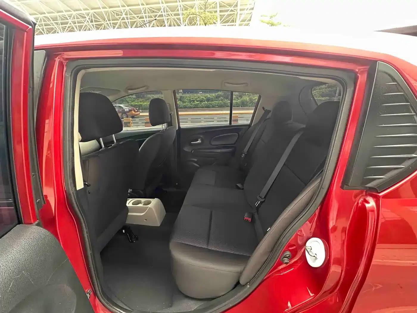 Venucia R50 2016 1.6L Automatic Elite Edition — миниатюра 14