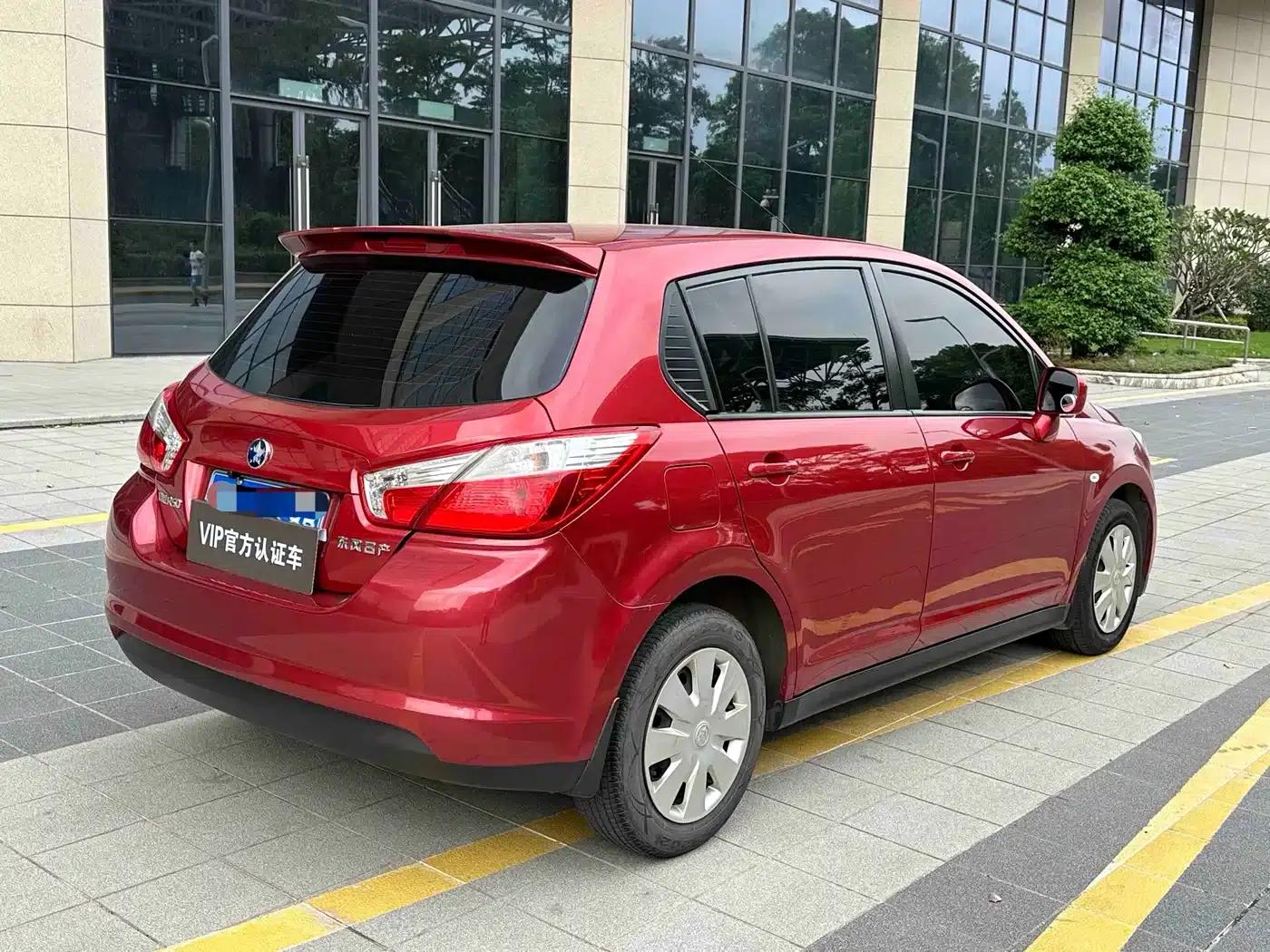 Venucia R50 2016 1.6L Automatic Elite Edition — миниатюра 7