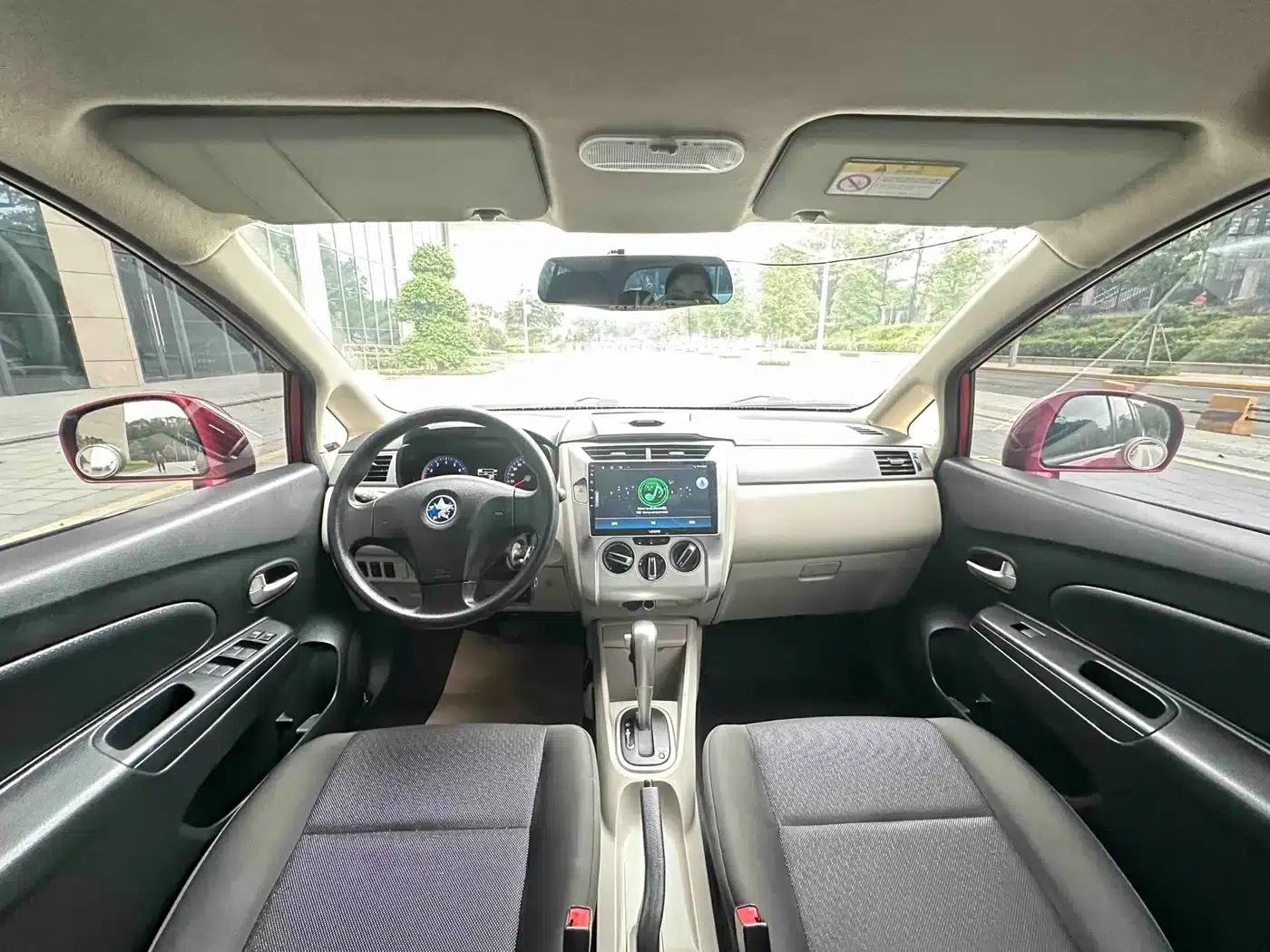 Venucia R50 2016 1.6L Automatic Elite Edition — миниатюра 9