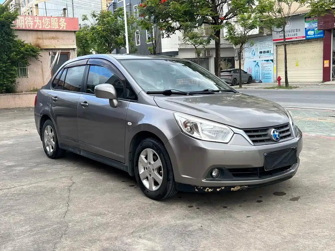 Venucia D50 2013 1.6L Manual Deluxe Edition — миниатюра 2