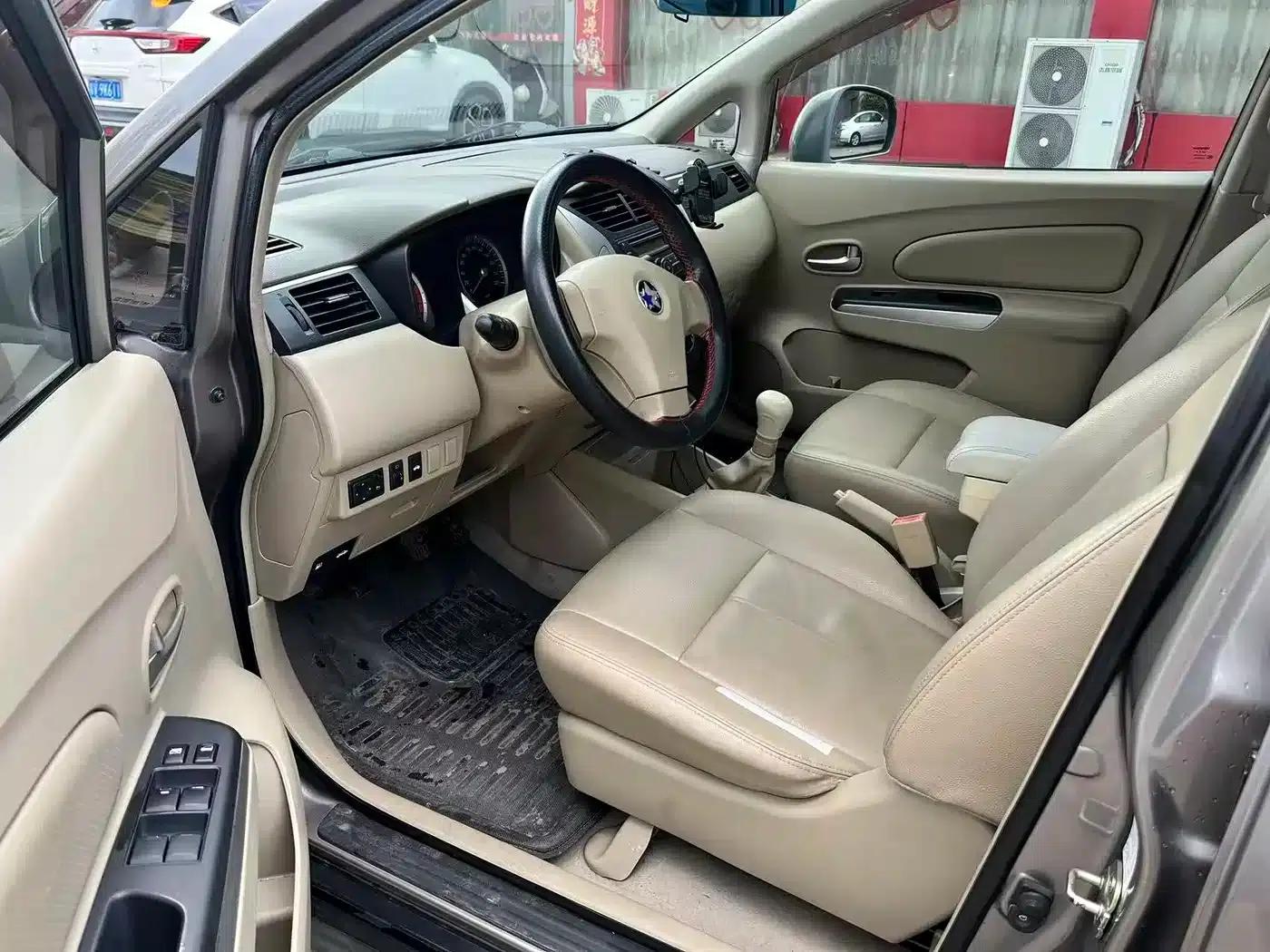 Venucia D50 2013 1.6L Manual Deluxe Edition — миниатюра 4