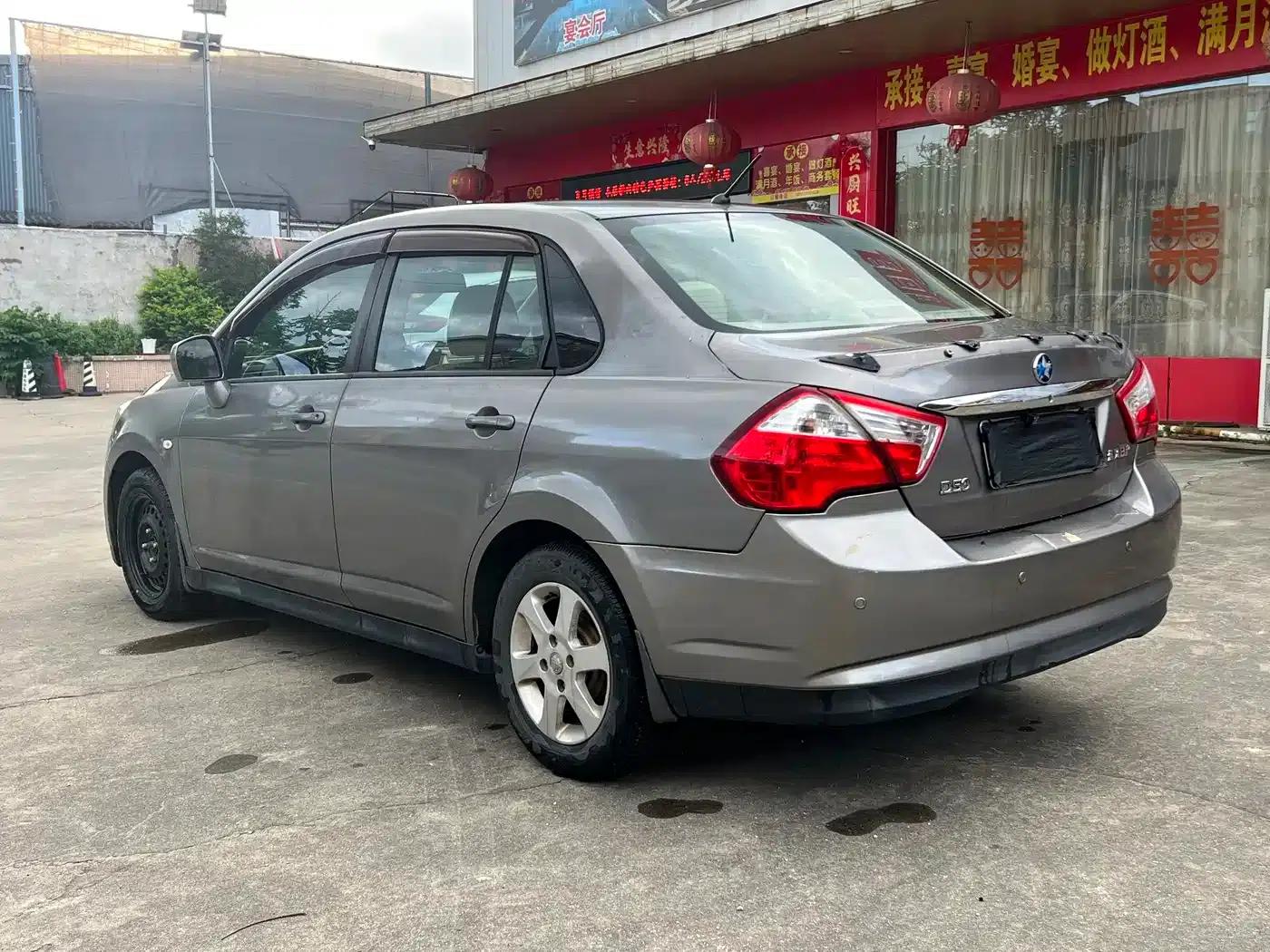Venucia D50 2013 1.6L Manual Deluxe Edition — миниатюра 7