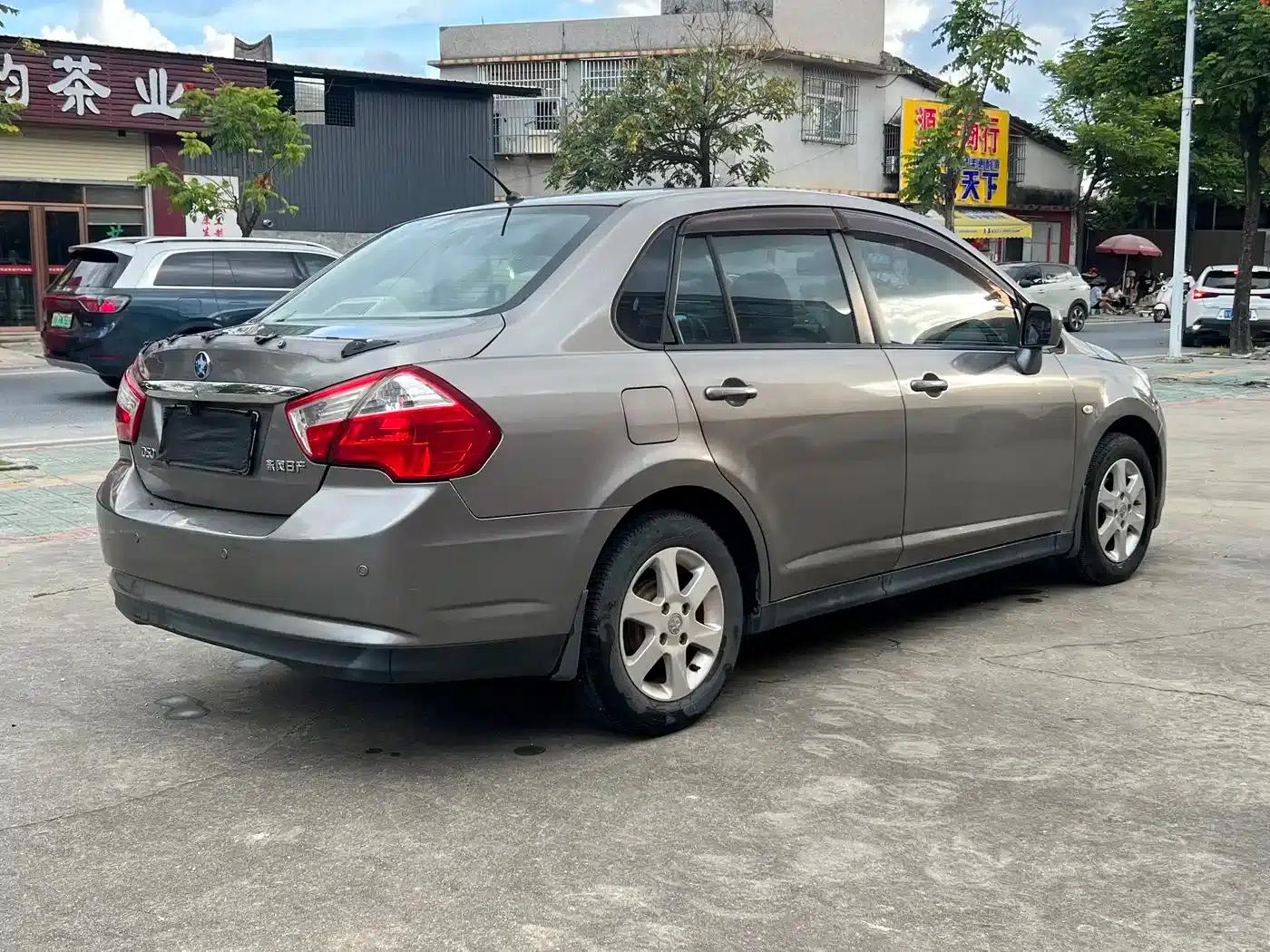 Venucia D50 2013 1.6L Manual Deluxe Edition — миниатюра 8