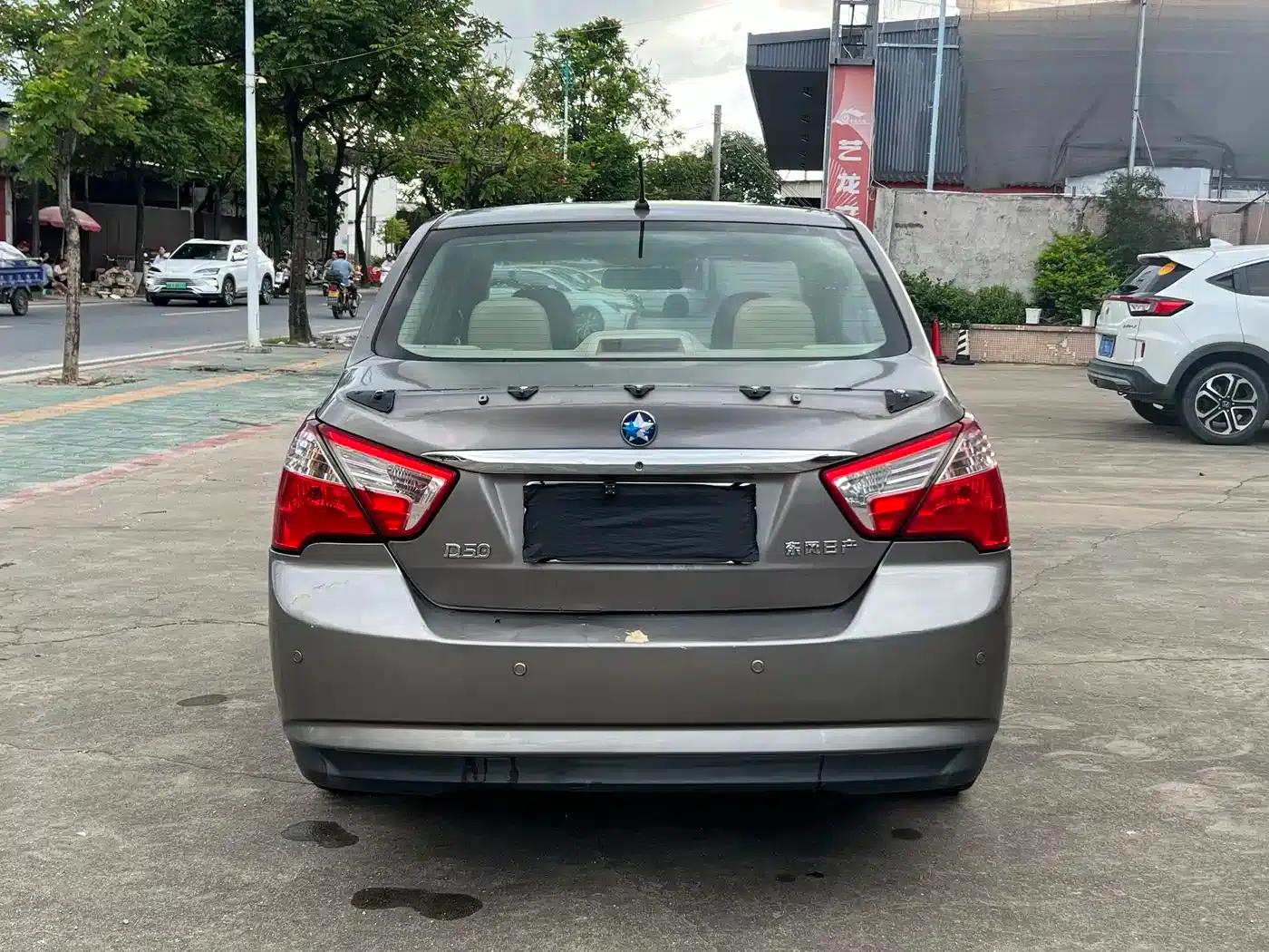 Venucia D50 2013 1.6L Manual Deluxe Edition — миниатюра 9