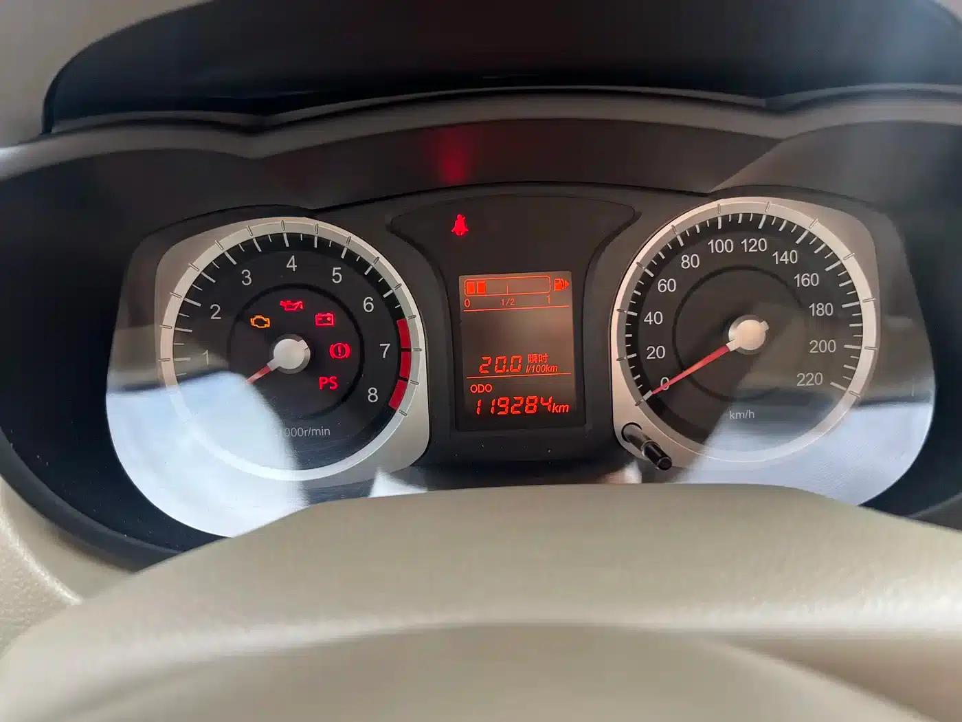 Venucia D50 2013 1.6L Manual Deluxe Edition — миниатюра 10