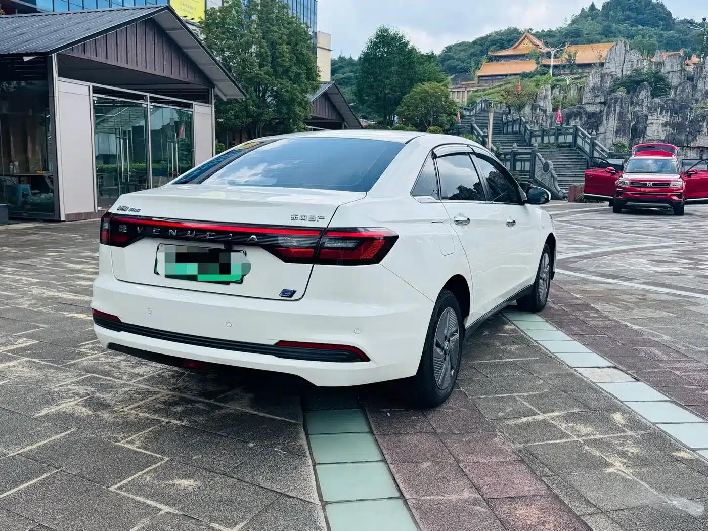 Venucia D60EV 2023 PLUS Comfort Edition SI — миниатюра 3
