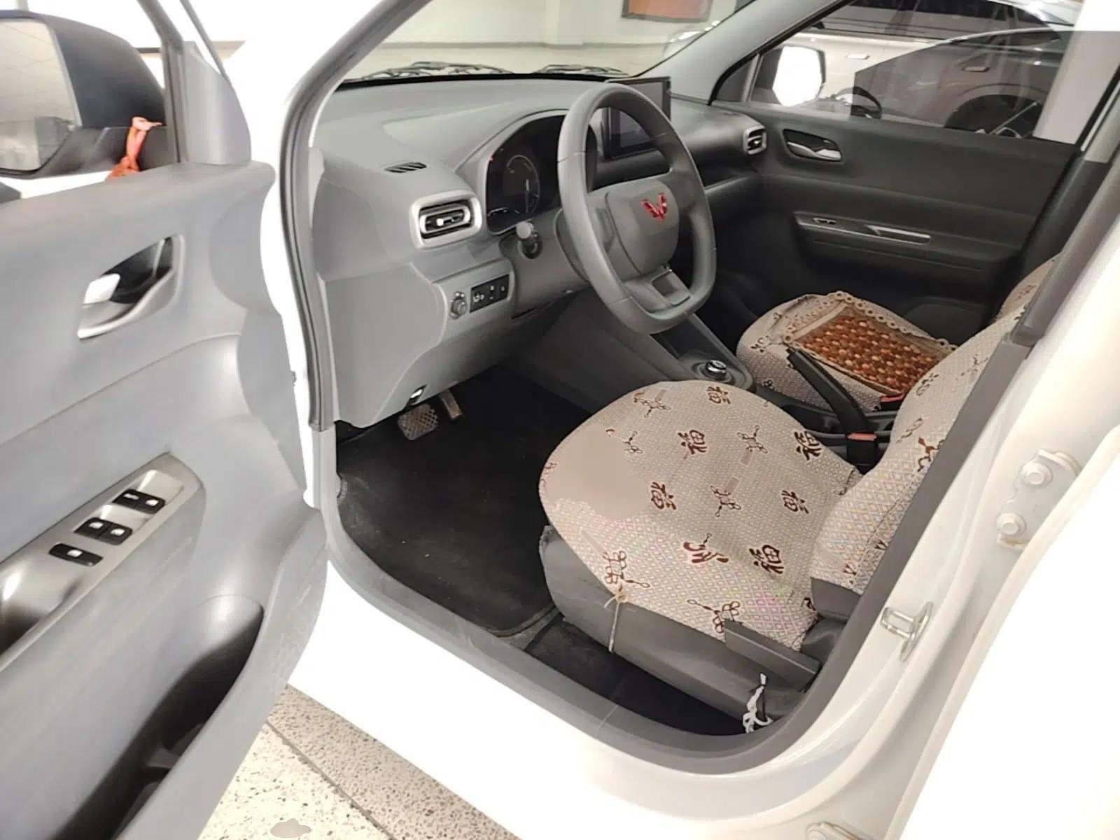 Wuling Hongguang New Energy 2025 Extended-Range Hybrid 50KM Comfort Version — миниатюра 24