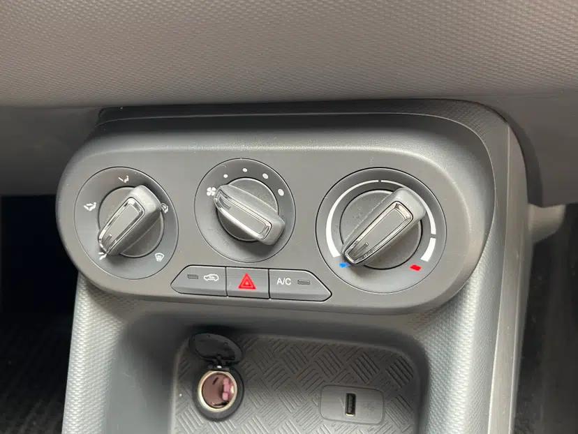 Wuling Hongguang New Energy 2025 Extended-Range Hybrid 50KM Comfort Version — миниатюра 31