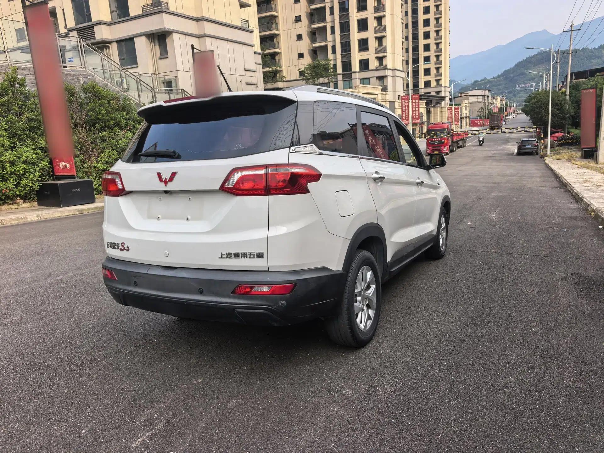 Wuling Hongguang S3 2018 1.5T Manual Luxury Model China V Standard — миниатюра 8