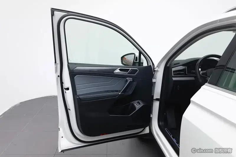 Tiguan L PHEV 2023 430PHEV Plug-in Hybrid Flagship Edition — миниатюра 21