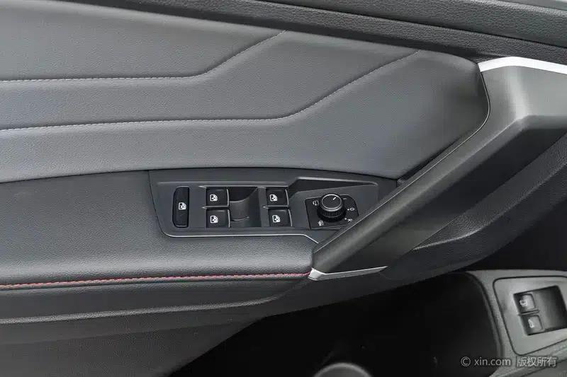 Tiguan L PHEV 2023 430PHEV Plug-in Hybrid Flagship Edition — миниатюра 22