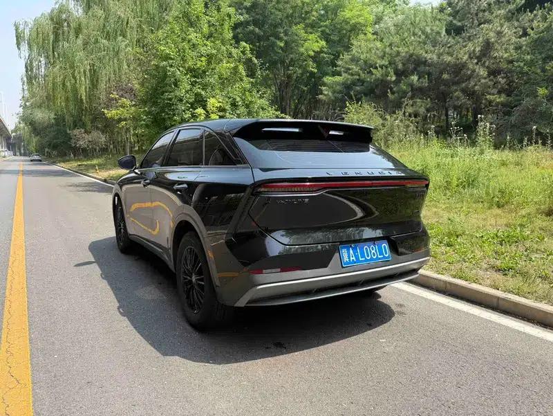 Venucia V2022 260T Dark Horse Edition - Idol — миниатюра 4