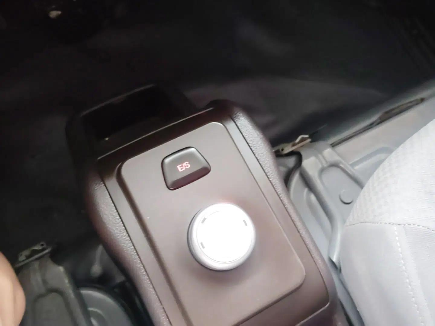 Wuling Rongguang EV 2020 Basic Version 7-Seater 300 km — миниатюра 16