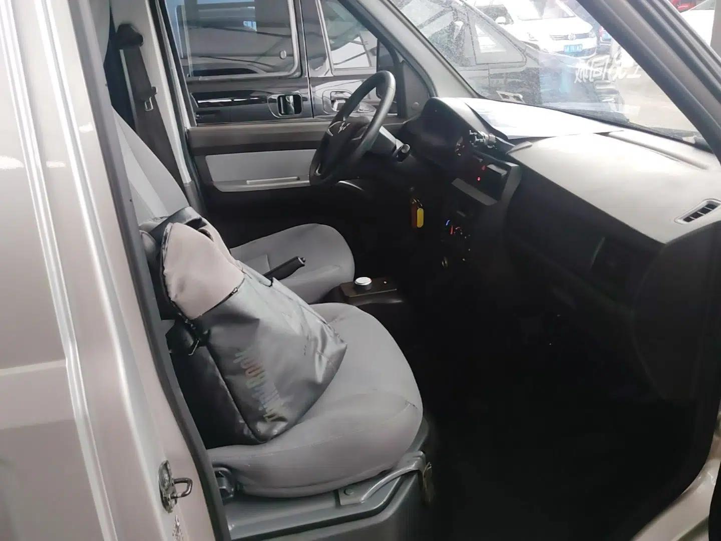 Wuling Rongguang EV 2020 Basic Version 7-Seater 300 km — миниатюра 19