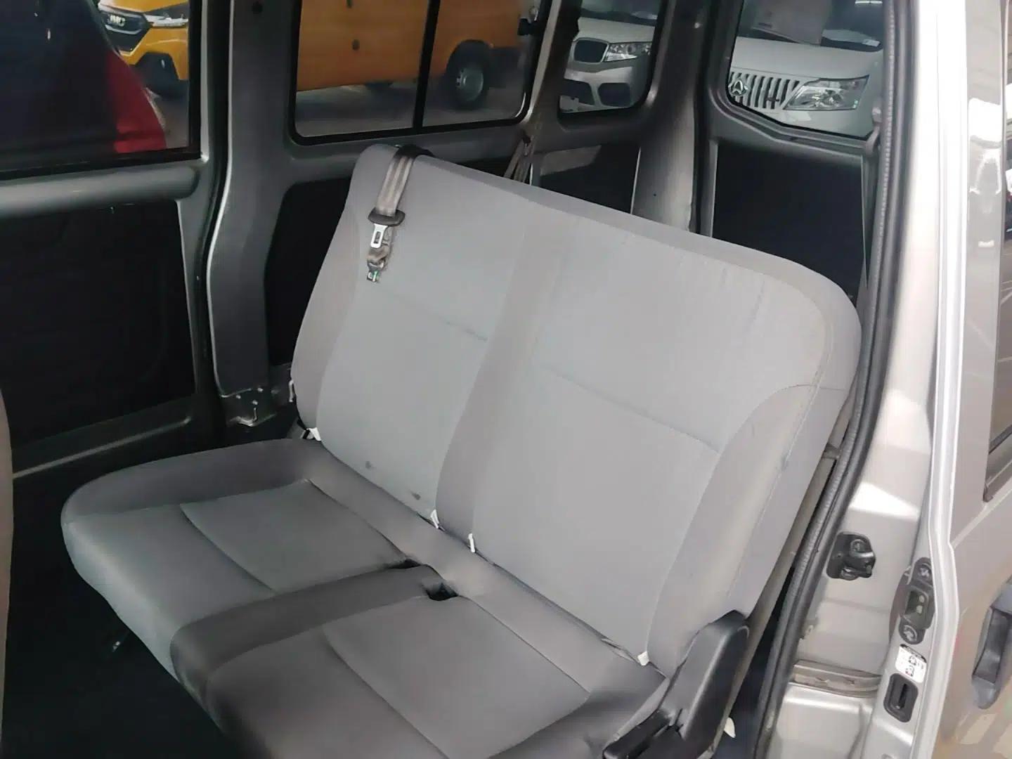 Wuling Rongguang EV 2020 Basic Version 7-Seater 300 km — миниатюра 20